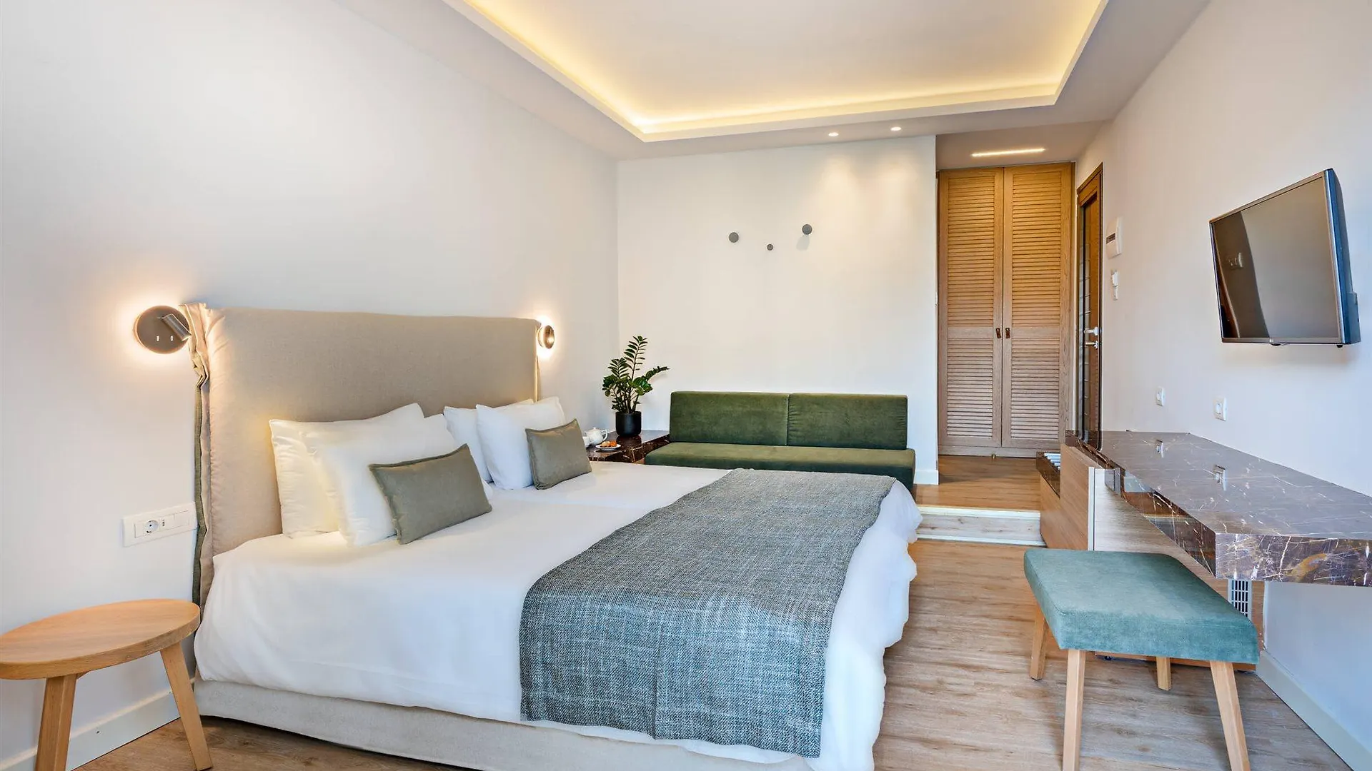 פלטאנס Nefeli Hotel